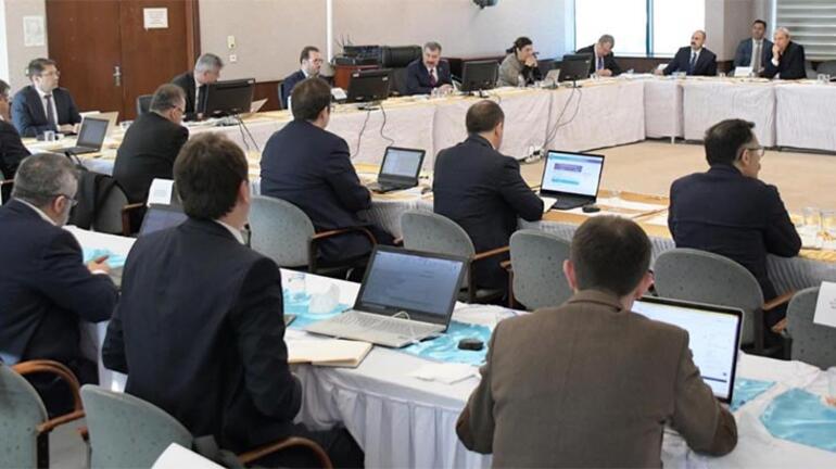 Bakan Koca: Vatandaşlarımızın evlerinde kalmalarını rica ediyorum