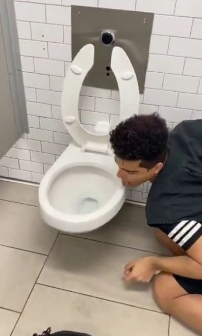 Klozet yalayıp virüse meydan okumuştu! Tiktok fenomeni korona oldu