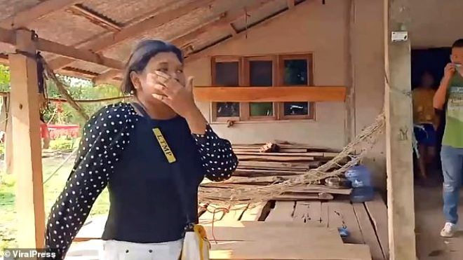 Rahatça gezemiyor diye bebeğini astı! Polis olayı peluş ayıyla canlandırdı