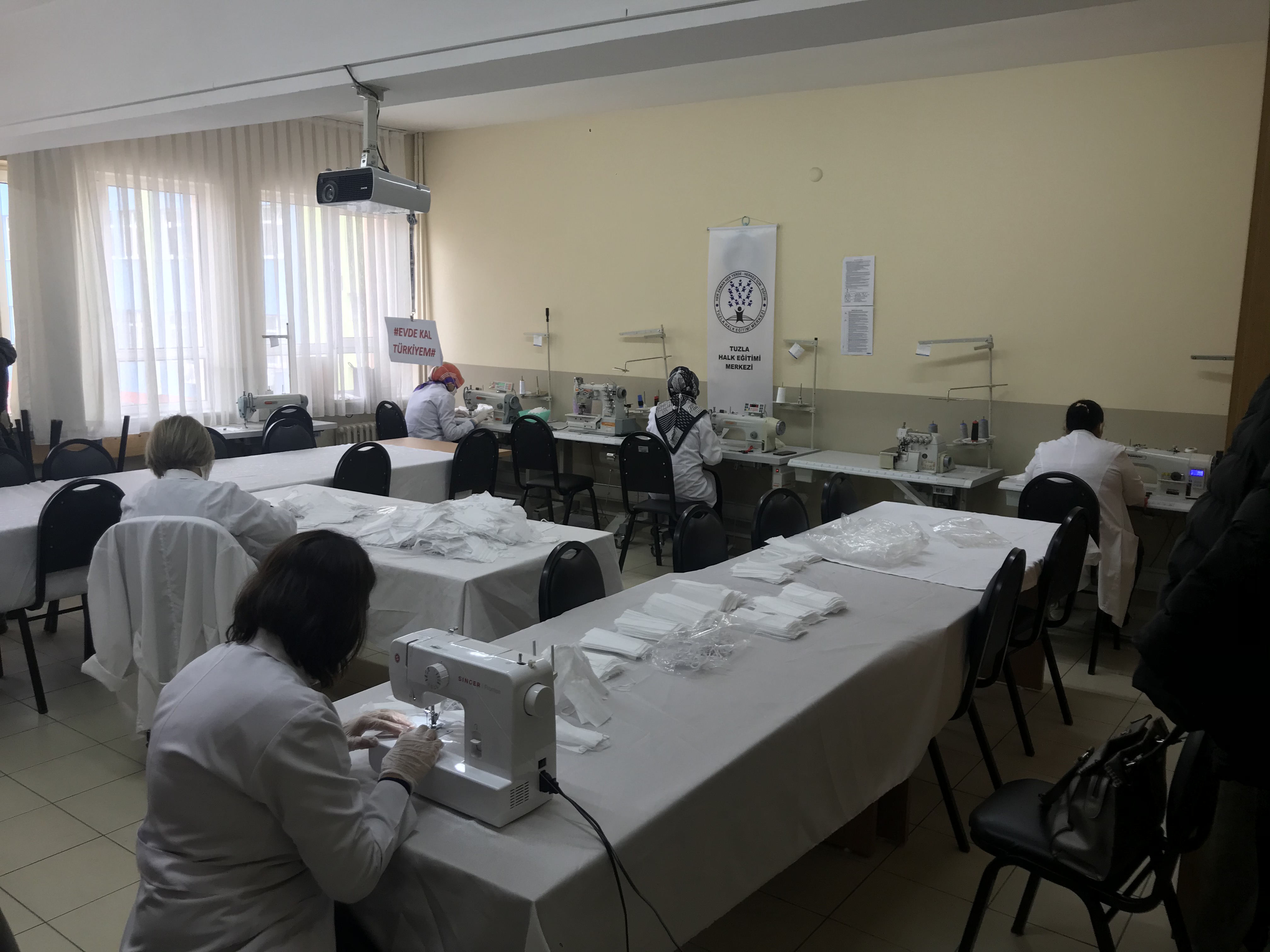 Tuza Halk Eğitim Merkezi'nden maske üretimine tam destek