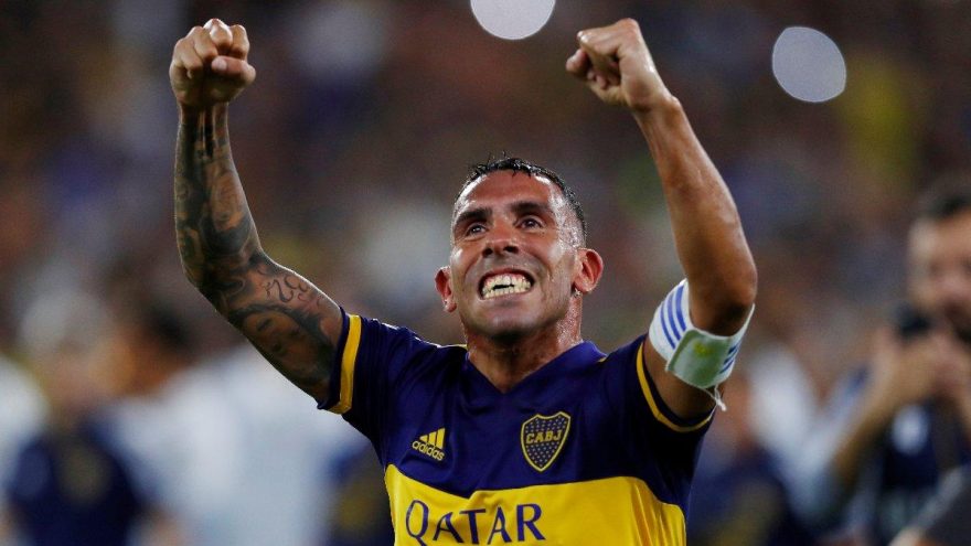 Ünlü futbolcu Carlos Teves isyan etti: Evden konuşmak kolay!