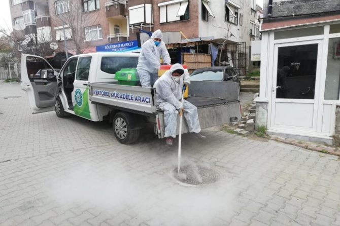 Kanalizasyon hattında larva ve kışlak ilaçlamaları yapılıyor