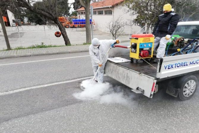 Kanalizasyon hattında larva ve kışlak ilaçlamaları yapılıyor