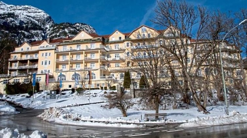 Tayland Kralı Almanya'daki 20 cariyeli karantinasından da kaçtı!