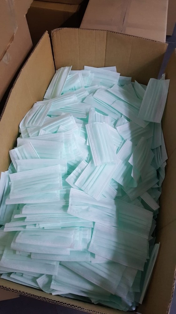 Başakşehir'de 100 bin kaçak maske ele geçirildi