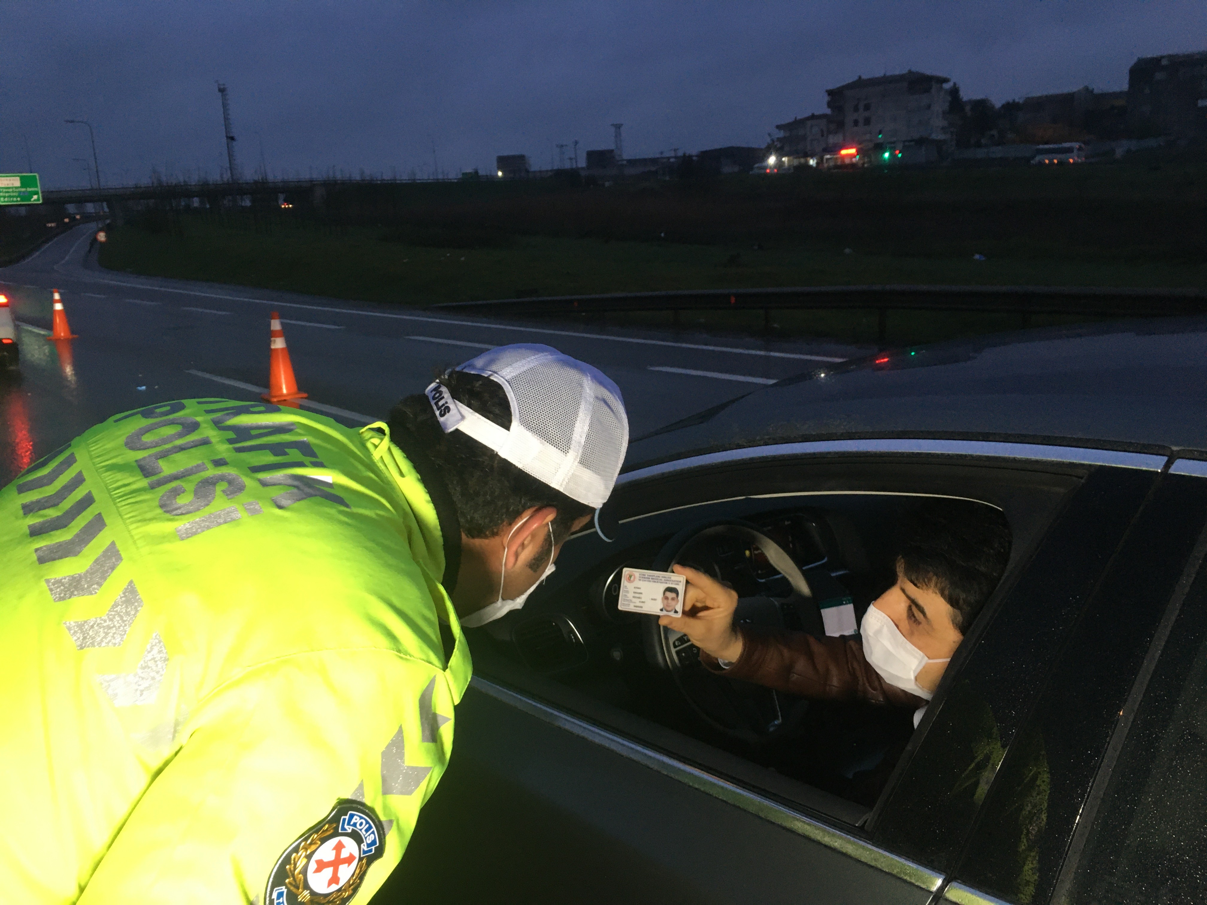 İstanbul'un giriş ve çıkışlarında denetimler sürüyor