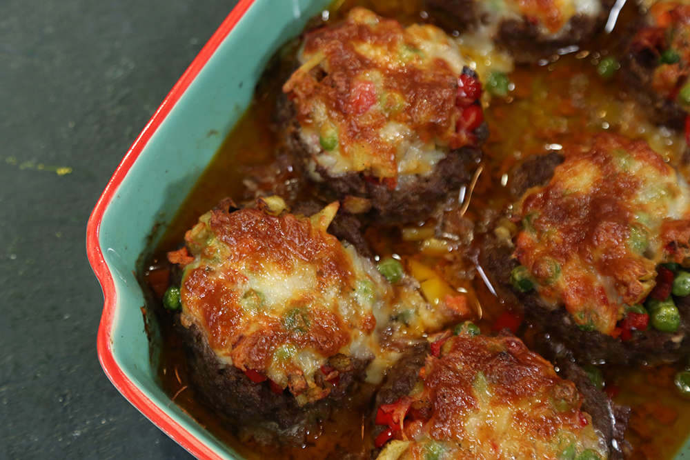 Gelinim Mutfakta Garnitürlü Çanak Köfte tarifi ve malzemeleri