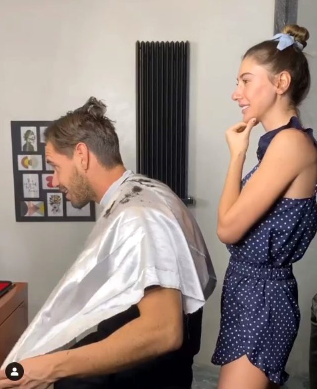 Şeyma Subaşı sevgilisi Guido Senia'nın saçını kesti