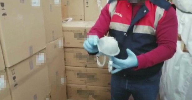 Koronavirüs fırsatçılarına izin vermeyen İstanbul İl jandarma Komutanlığı ekipleri Arnavutköy'de izinsiz üretilmiş 11 bin maske ele geçirildi