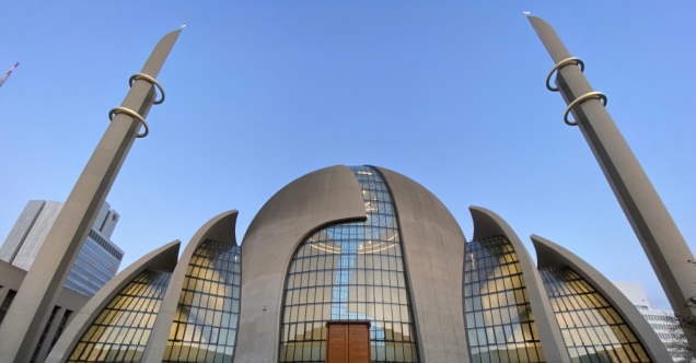 Almanya'da ilk defa hoparlörden akşam ezanı okundu