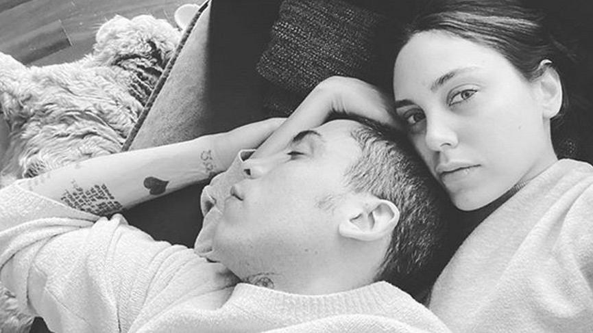 Öykü Karayel'den karantinada aşk paylaşımı