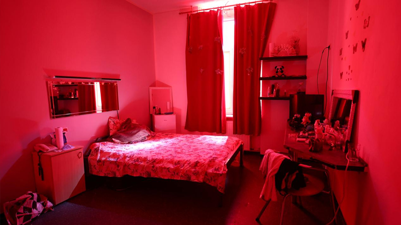 Resmi kayıtlı hayat kadınlarına en az 9 bin Euro'luk devlet yardımı!