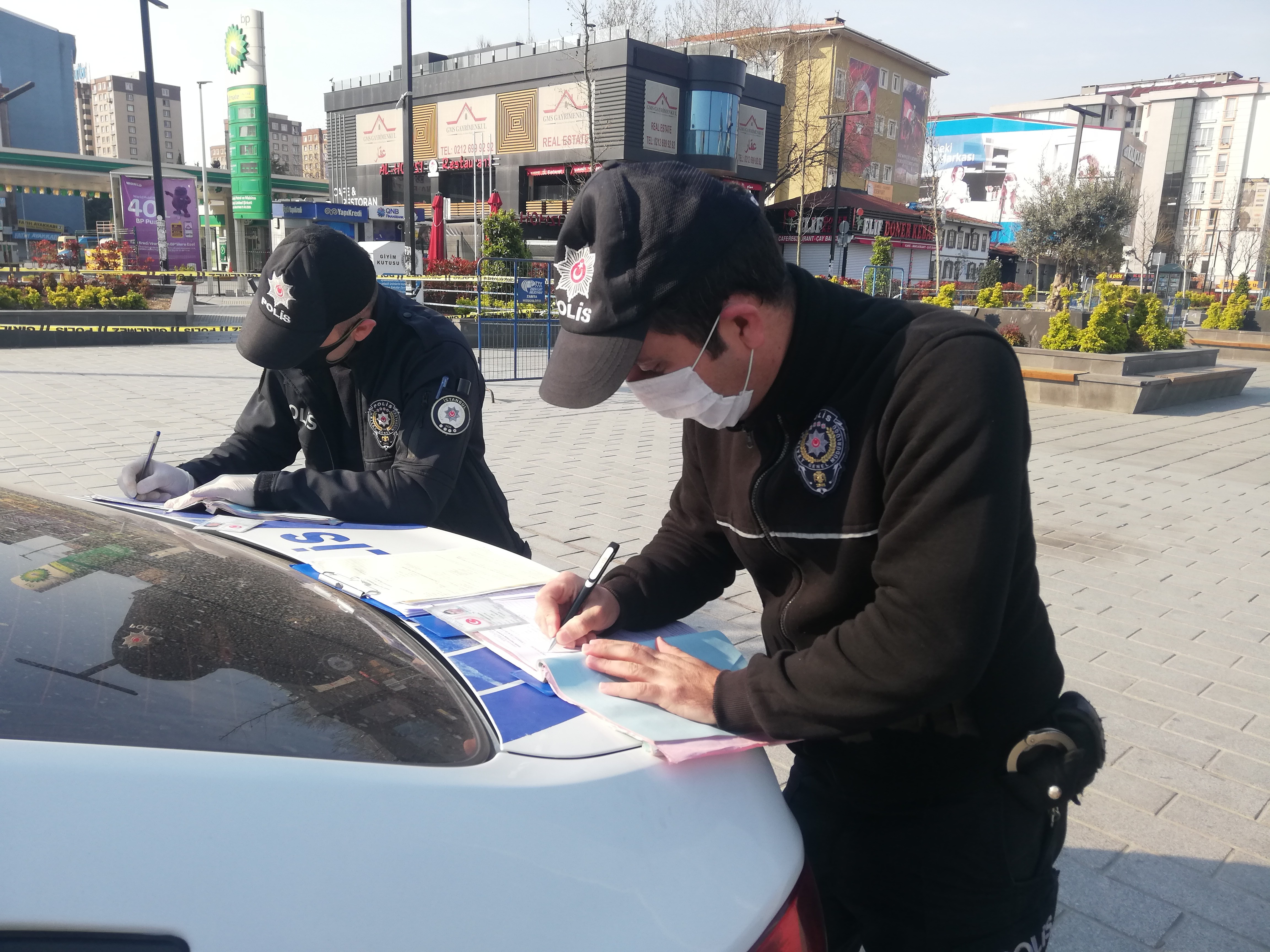 İlk sokağa çıkma yasağı cezaları kesildi