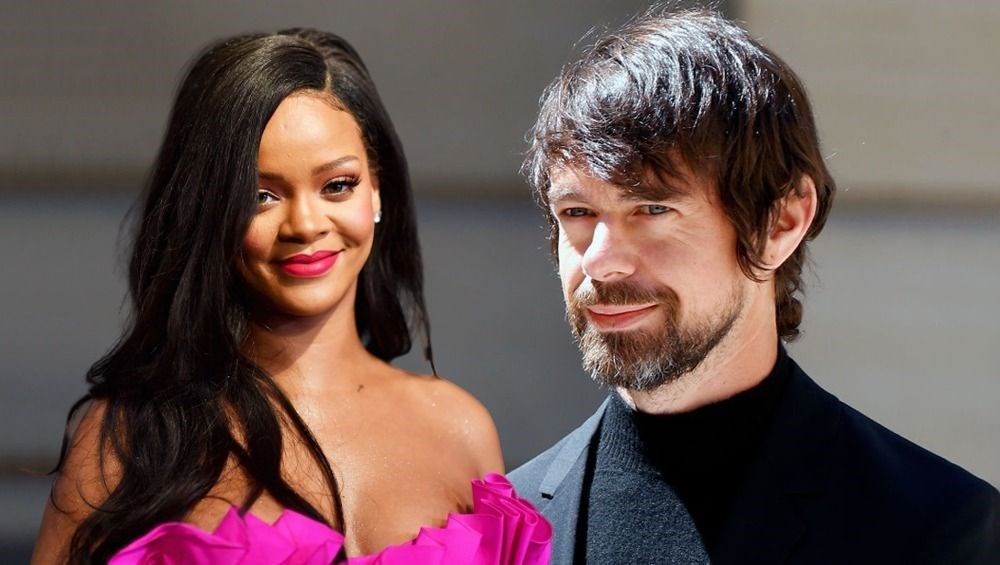 Rihanna: Ben dünyayı kurtarırken bana albüm sormayın