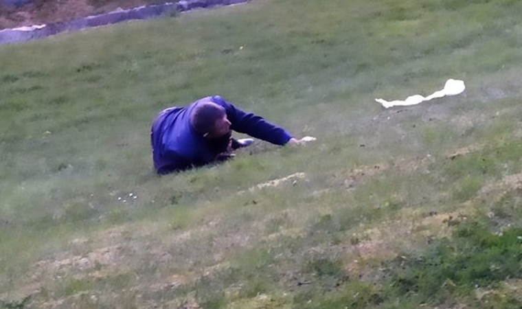 İstanbul'da yol kenarında kahvaltı yapan adam, aniden silahla vuruldu!