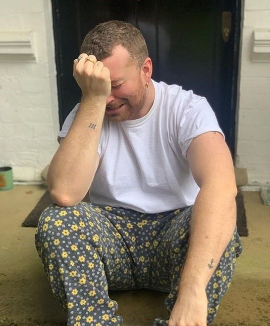 Ünlü komedyenden ünlülere sert çıkış: Villalarda şikayet etmekten vazgeçin!