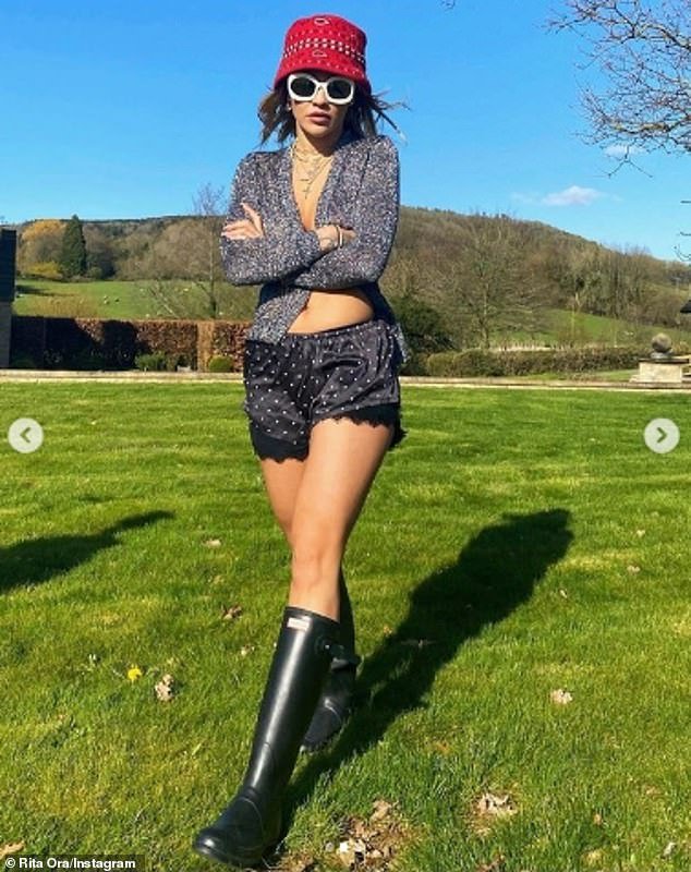 Rita Ora koronavirüsten kaçıp çiftliğe yerleşti