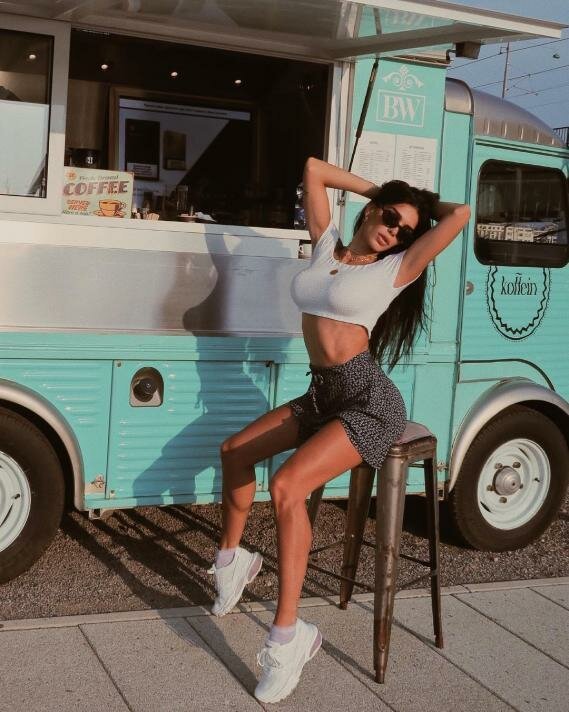 Djordjevic’in eşi Jovana çatıda böyle karantinada!