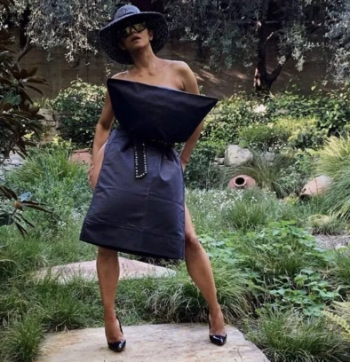 52 yaşındaki Halle Berry yastık akımına katıldı