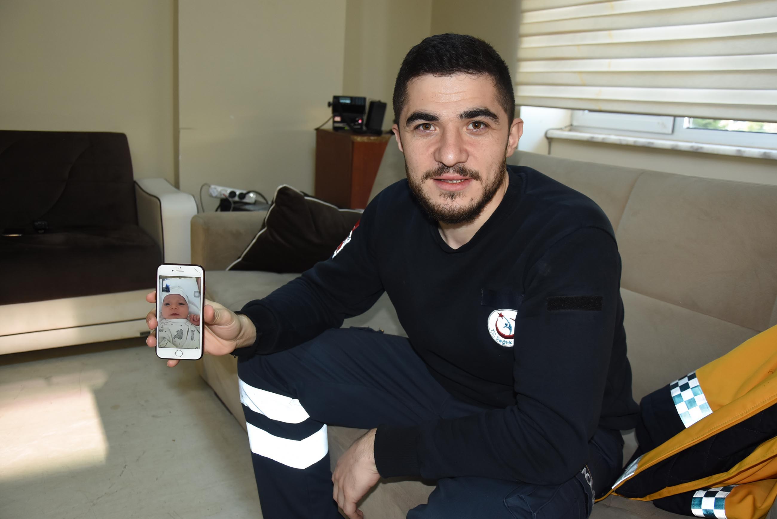 Sağlık çalışanı 45 günlük bebeğini Kovid-19 nedeniyle sevemiyor