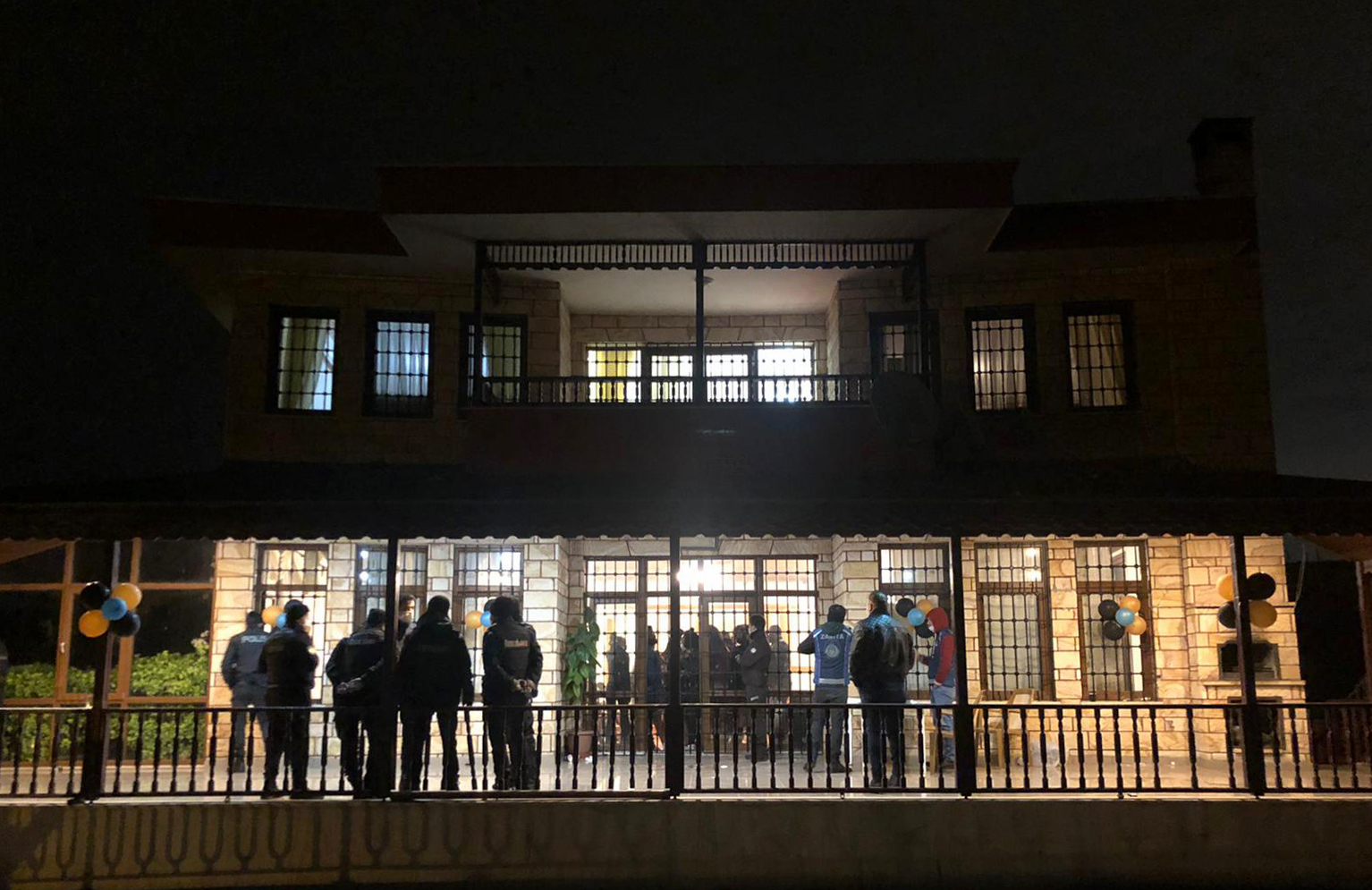 Büyükçekmece'de Kovid-19'a rağmen 45 kişilik parti yaptı