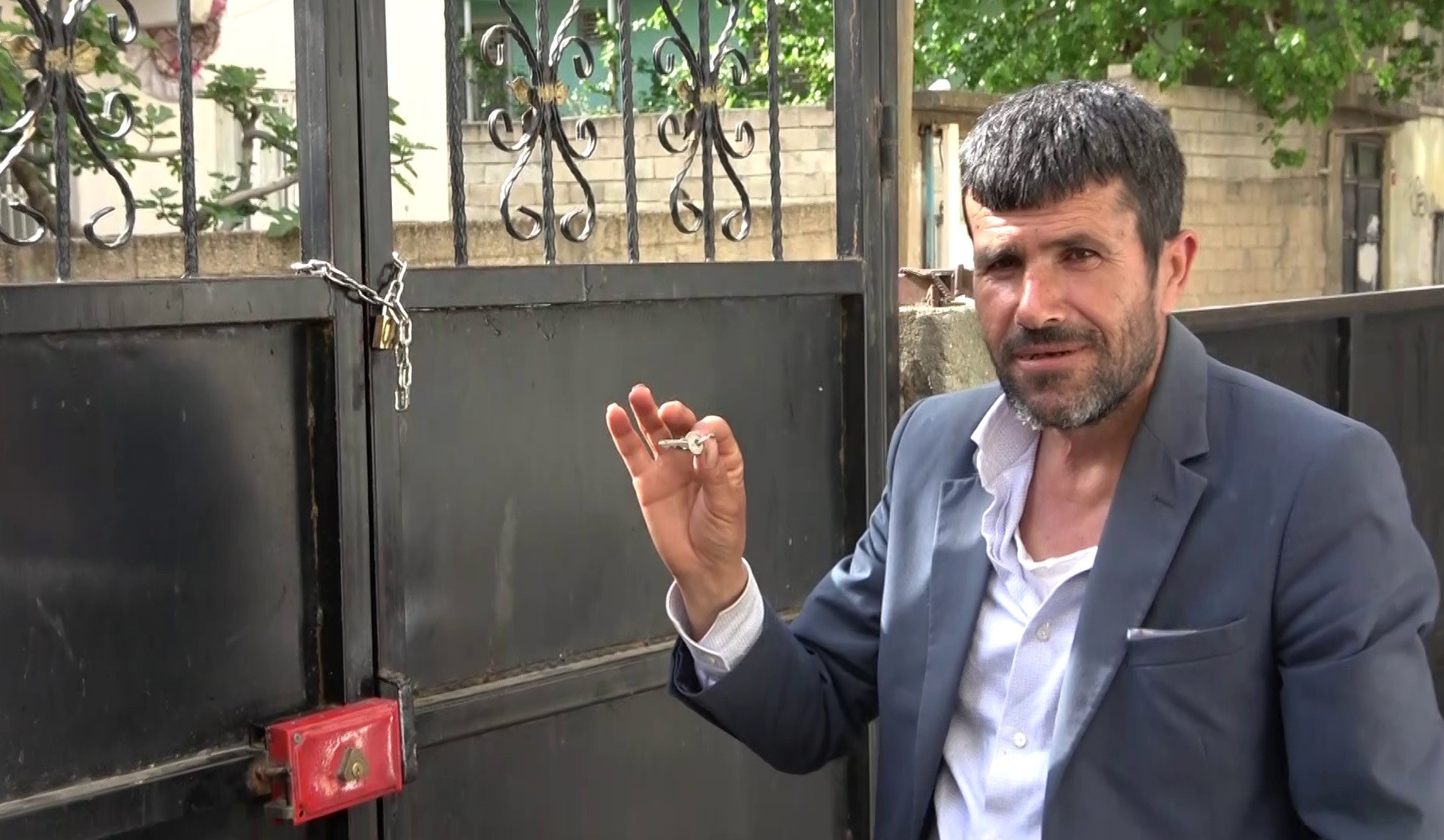 75 yaşındaki kadın evde sıkılınca duvara tırmandı kapıyı aştı