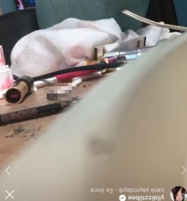 Canlı yayın yapan Yıldız Tilbe'nin masasının üzerindekiler dikkat çekti