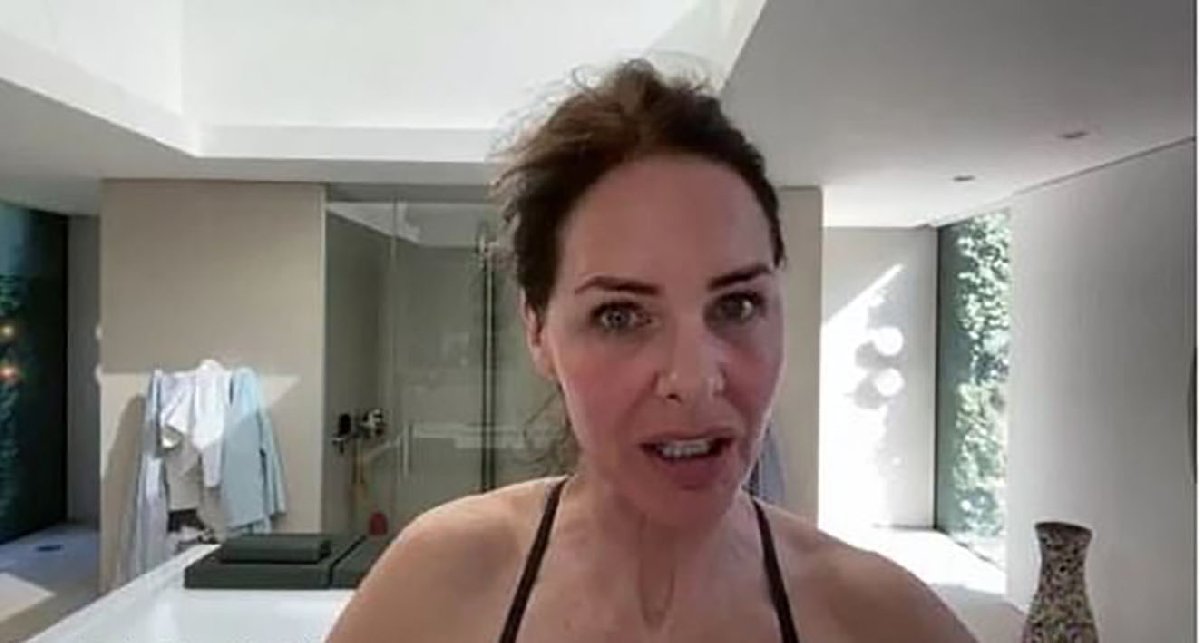 Ünlü sunucunun sevgilisi, canlı yayında duşa girdi!