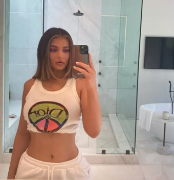Kylie Jenner ev değiştirdi! Yeni evin büyüklüğü olay oldu