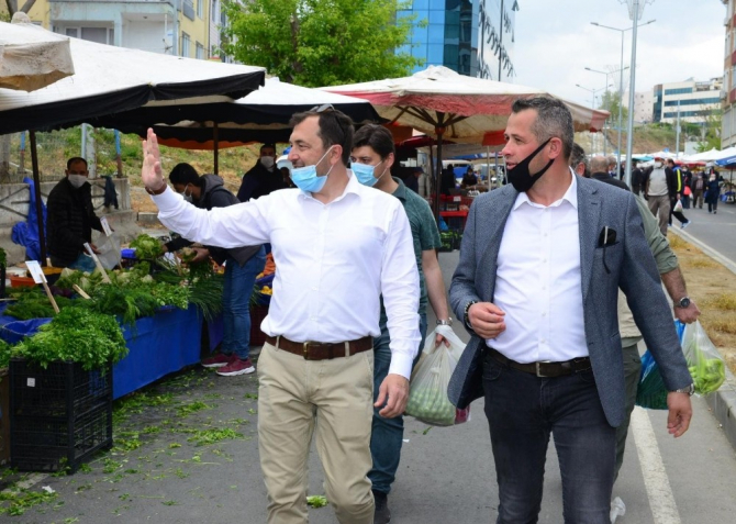 Başkan Yüksel, pazarcı esnafını ziyaret etti