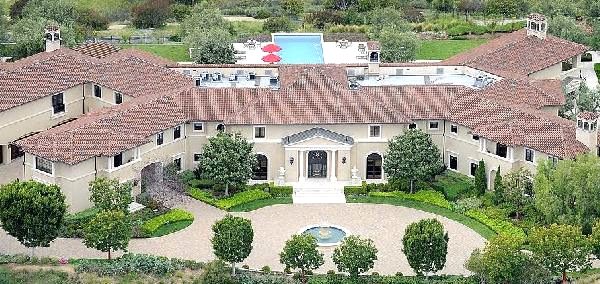 Prens Harry ve Meghan Markle'ın malikaneleri ilk kez görüntülendi