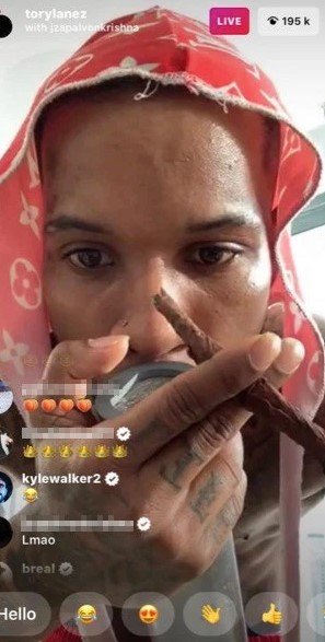 Ünlü futbolcu karantinada +18 parti vermişti! Şimdi de online...