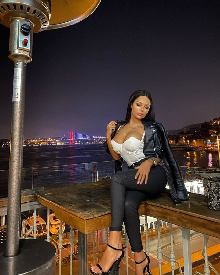 Enise Sude kimdir? İşte Enise Sude'nin fotoğrafları