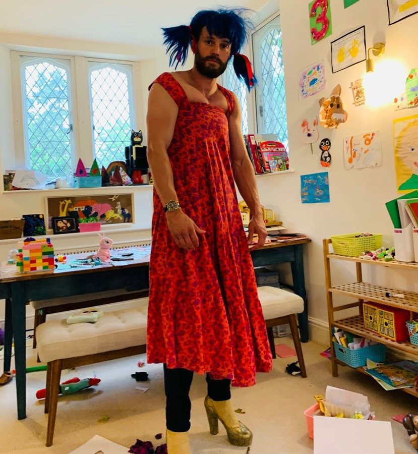 Grinin Elli Tonu filminin Mr. Gray'i kadın kılığında!