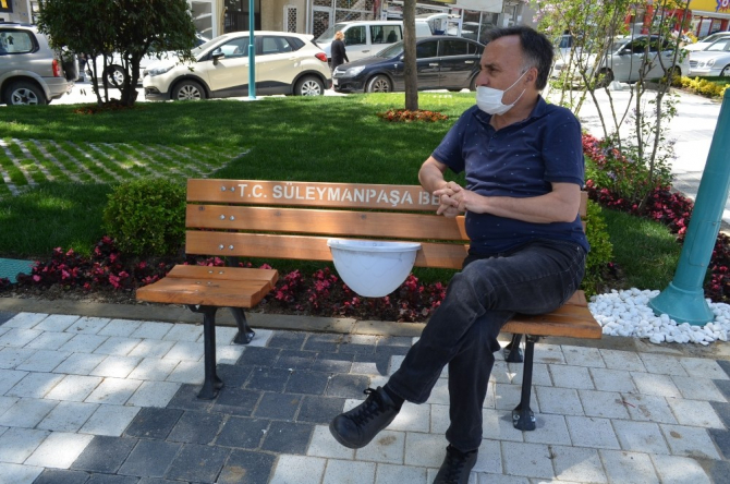 “Sosyal mesafeli banklar” Tekirdağ’da da konulmaya başlandı