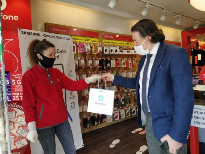 Gönül Elçileri salgında da esnafın yanında