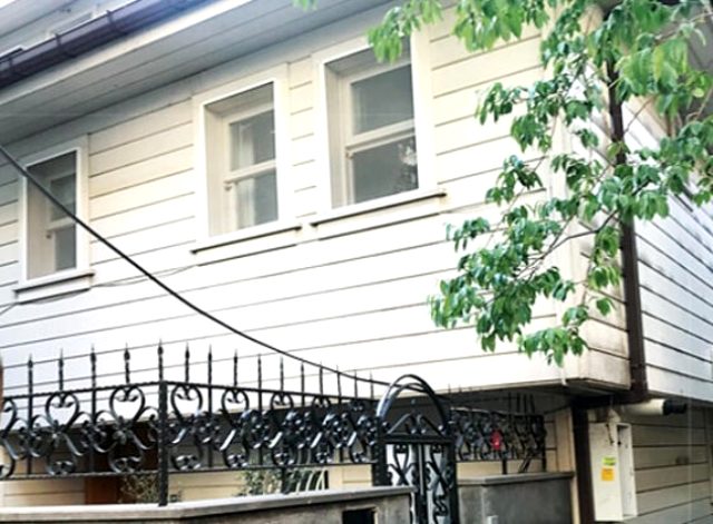 Mehmet Akif Ersoy'un evi güzellik salonu oldu! Sezon Aksu'ya tepkiler büyüdü