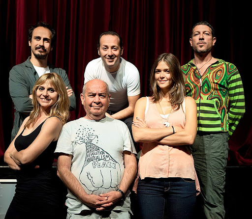 Sen Kimsin filminin konusu ne? Oyuncuları kimler?Nerede çekildi?