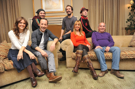 Sen Kimsin filminin konusu ne? Oyuncuları kimler?Nerede çekildi?