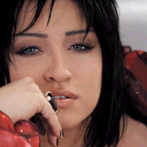 90'lı yılların popçusu Bendeniz sahne almak isteyen şarkıcılara fena saydırdı