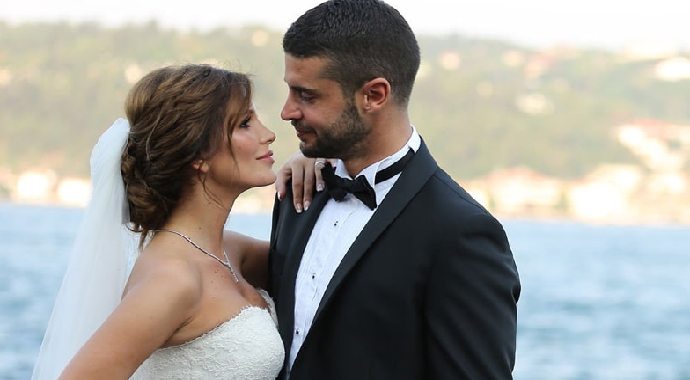 Berk Oktay'ın zafer gibi boşanma kutlaması: As bayrakları as!