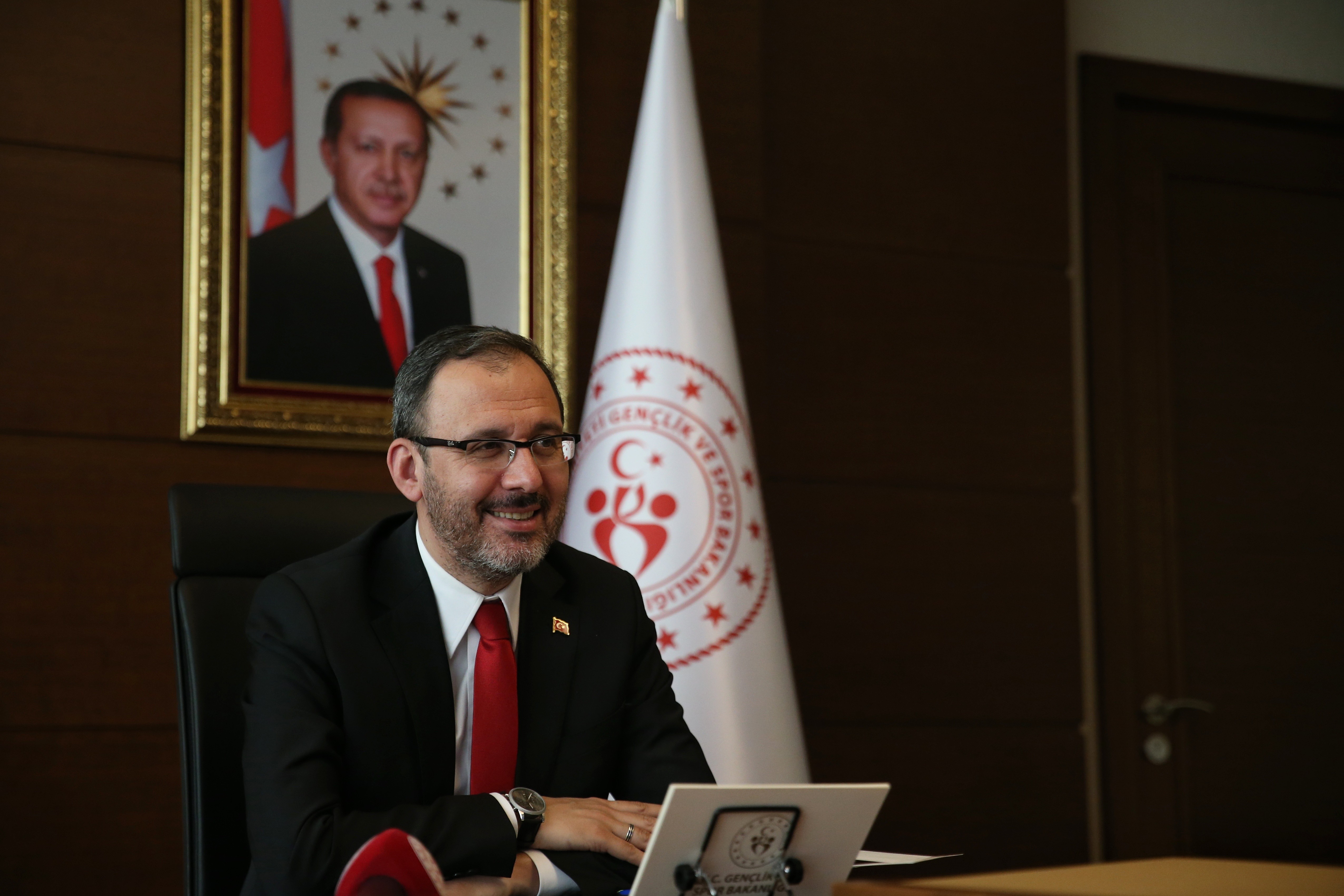 Bakan Kasapoğlu, gençlerle video konferansta bir araya geldi