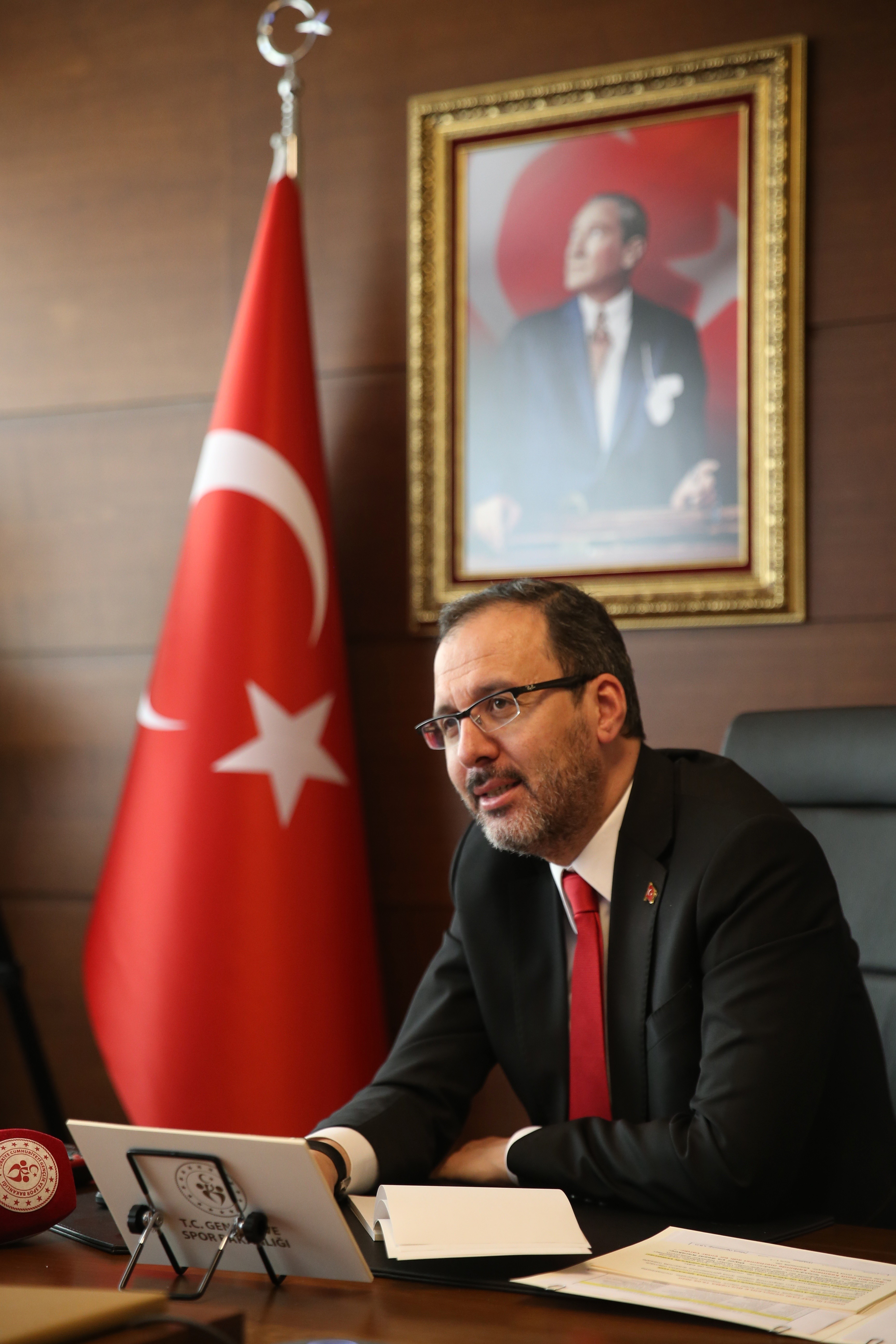 Bakan Kasapoğlu, gençlerle video konferansta bir araya geldi