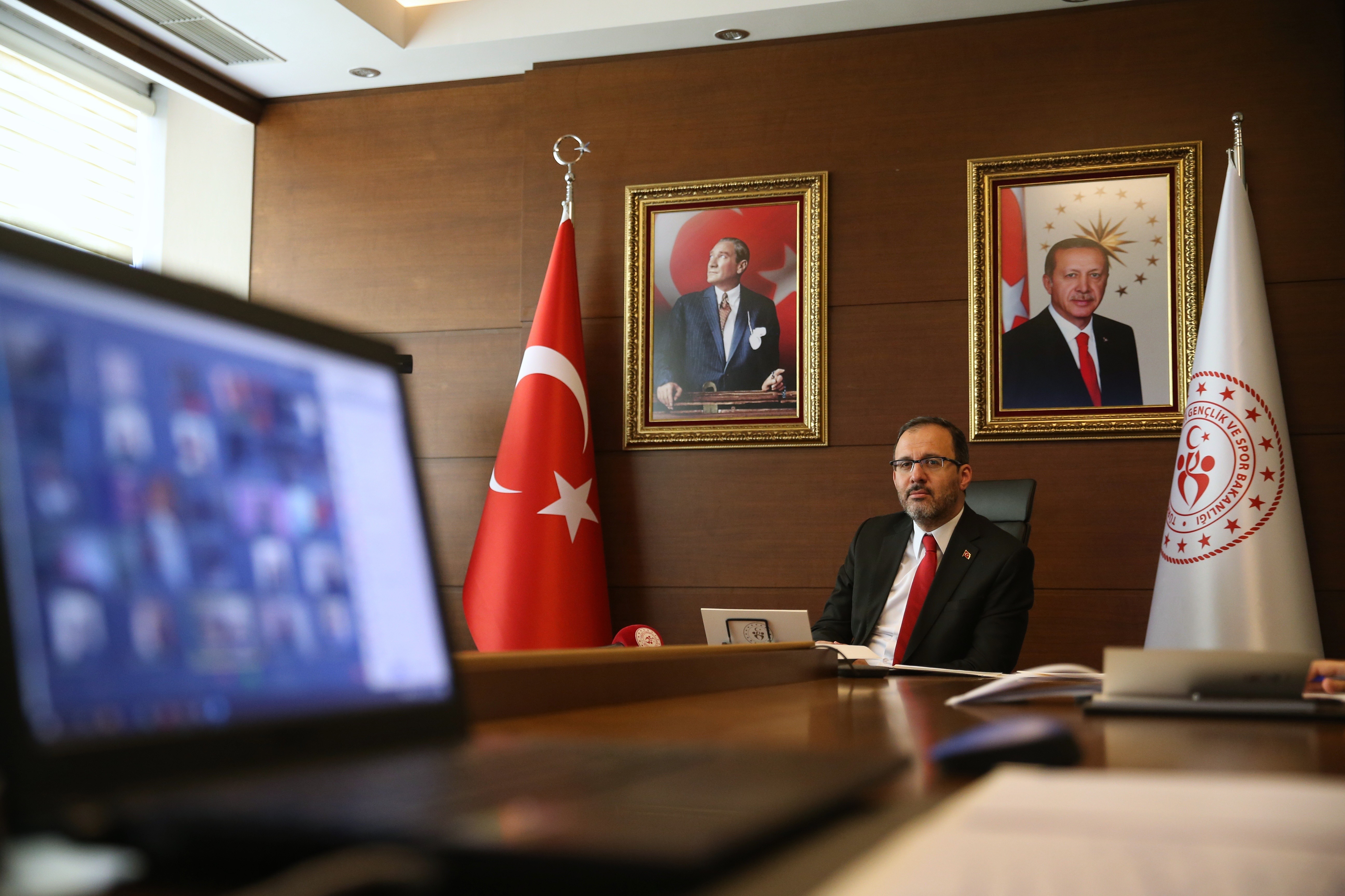 Bakan Kasapoğlu, gençlerle video konferansta bir araya geldi