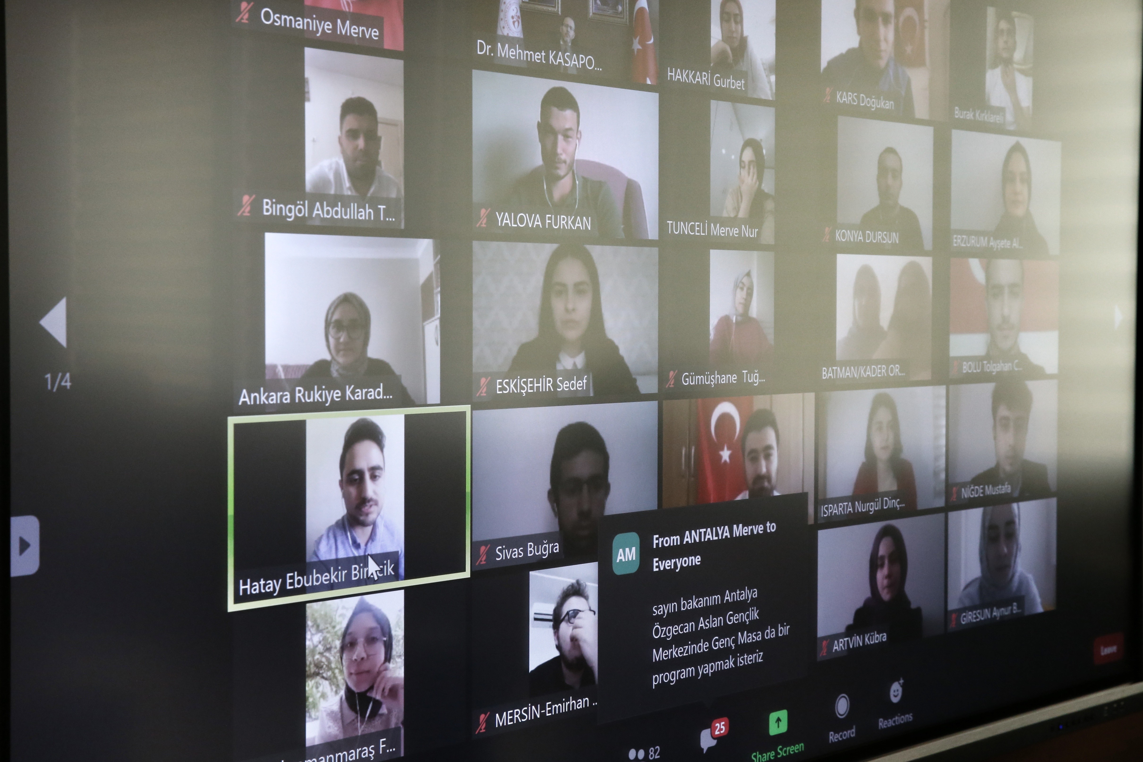 Bakan Kasapoğlu, gençlerle video konferansta bir araya geldi