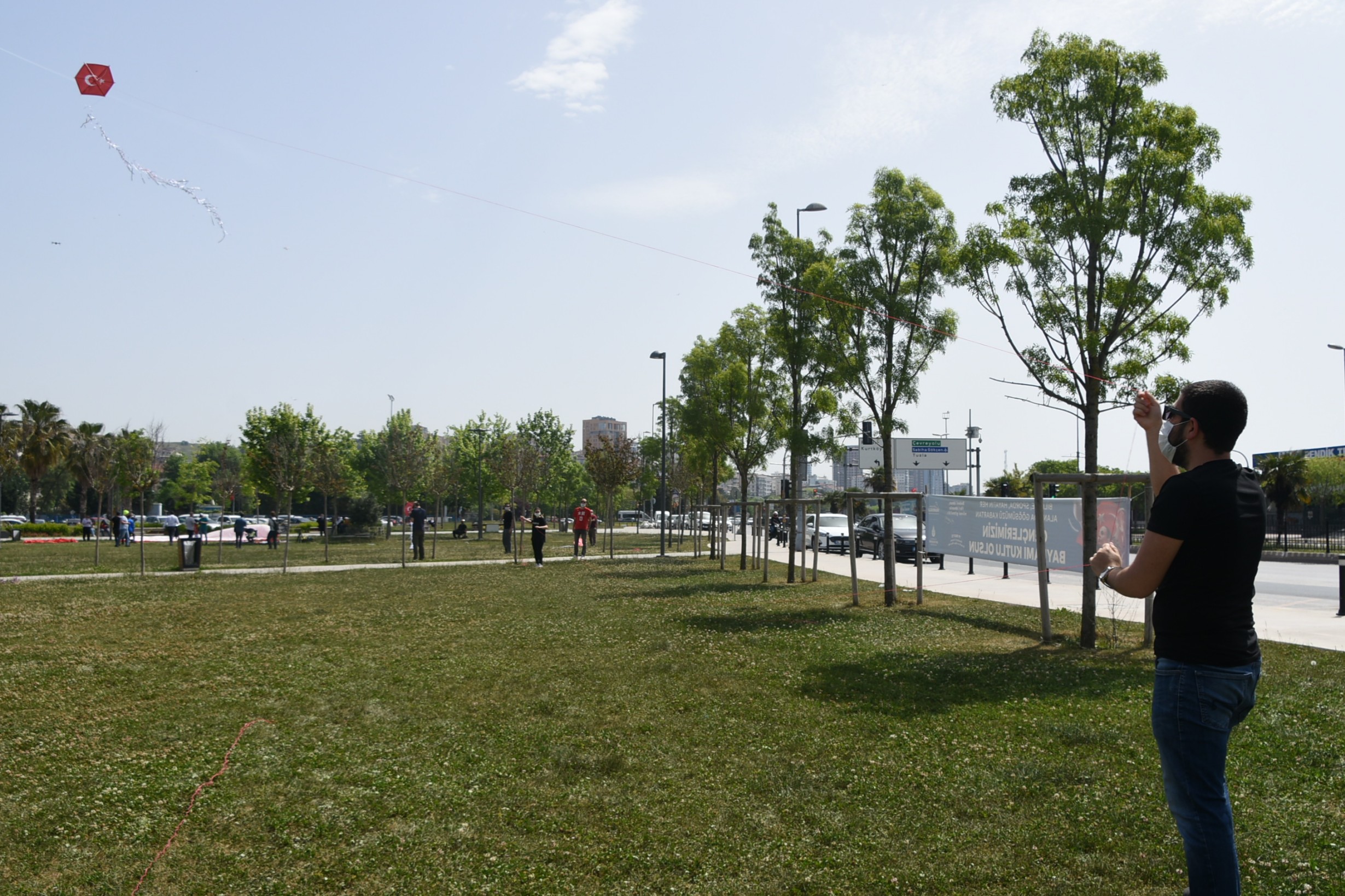 Pendik'te 19 Mayıs kutlamalarında Türk bayrağı desenli uçurtma ilgi çekti!