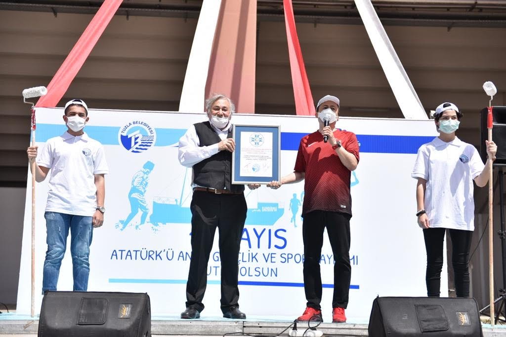 Tuzla'dan 19 Mayıs Atatürk'ü Anma, Gençlik ve Spor Bayramı'nda dünya rekoru!
