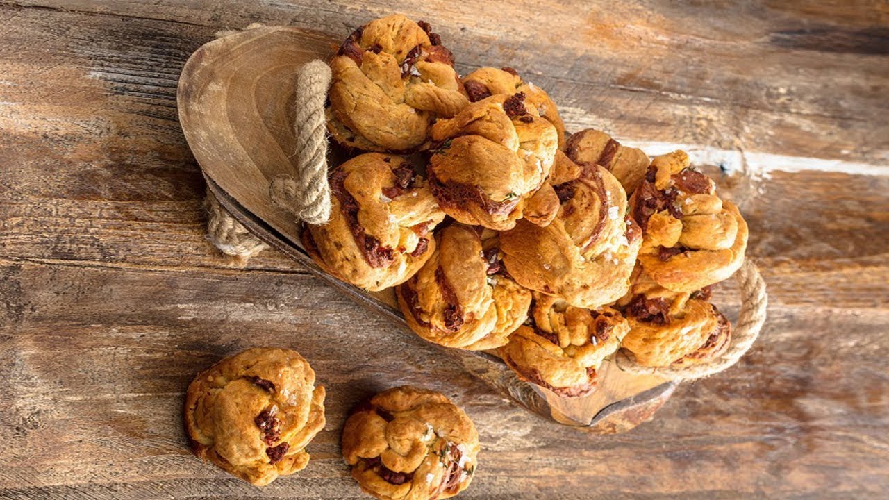 Peynirli Sucuklu Çörek 