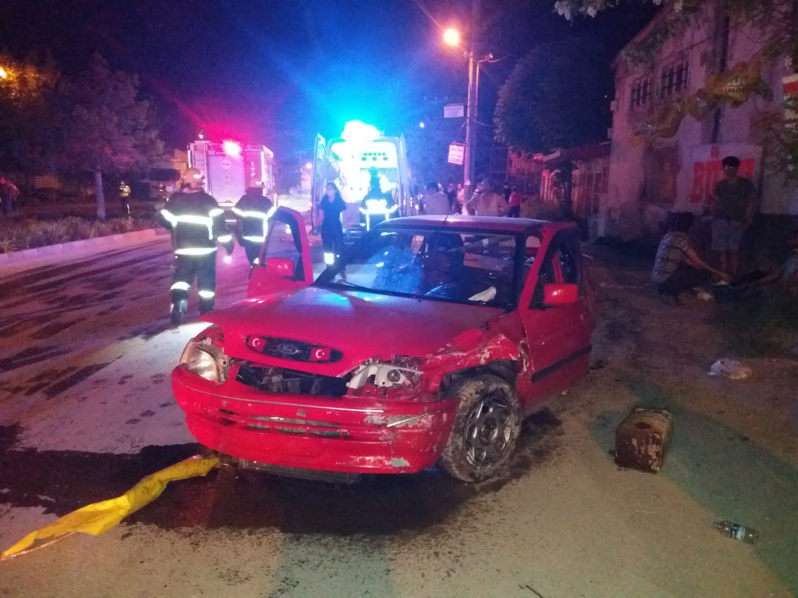 İki araç çarpıştı! Çok sayıda yaralı var