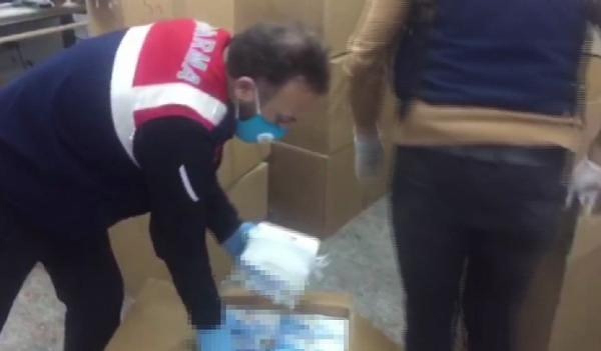 Sultangazi'de 800 bin kaçak maske ele geçirildi